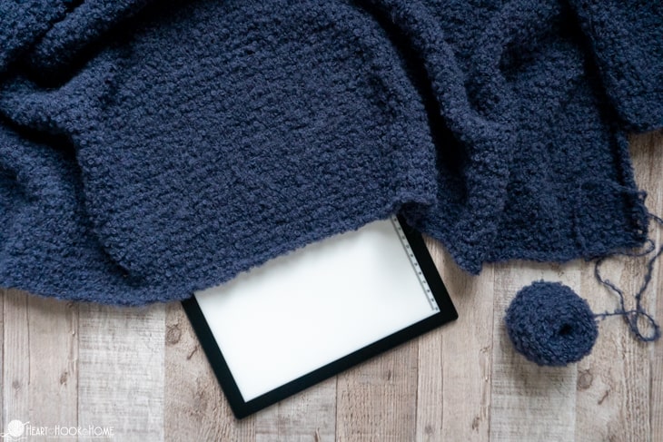 Bouclé yarn sample with light pad turned off