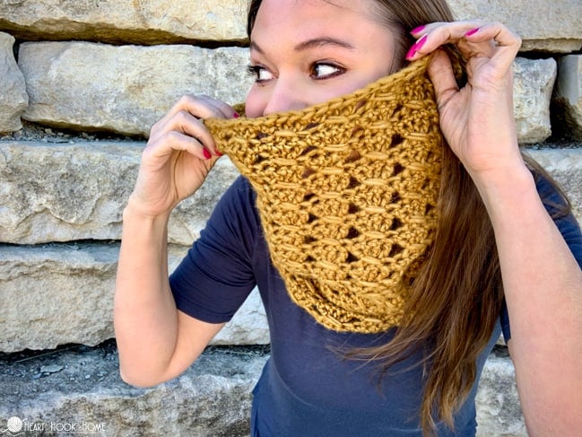 how to make a crochet cowl