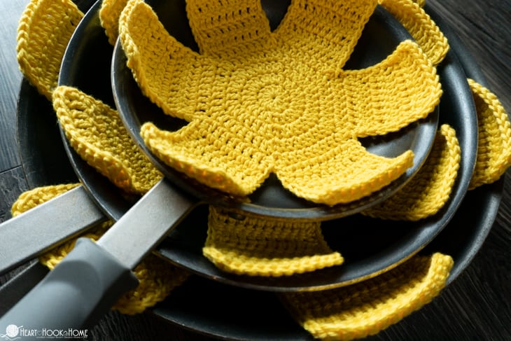how to crochet pan protectors