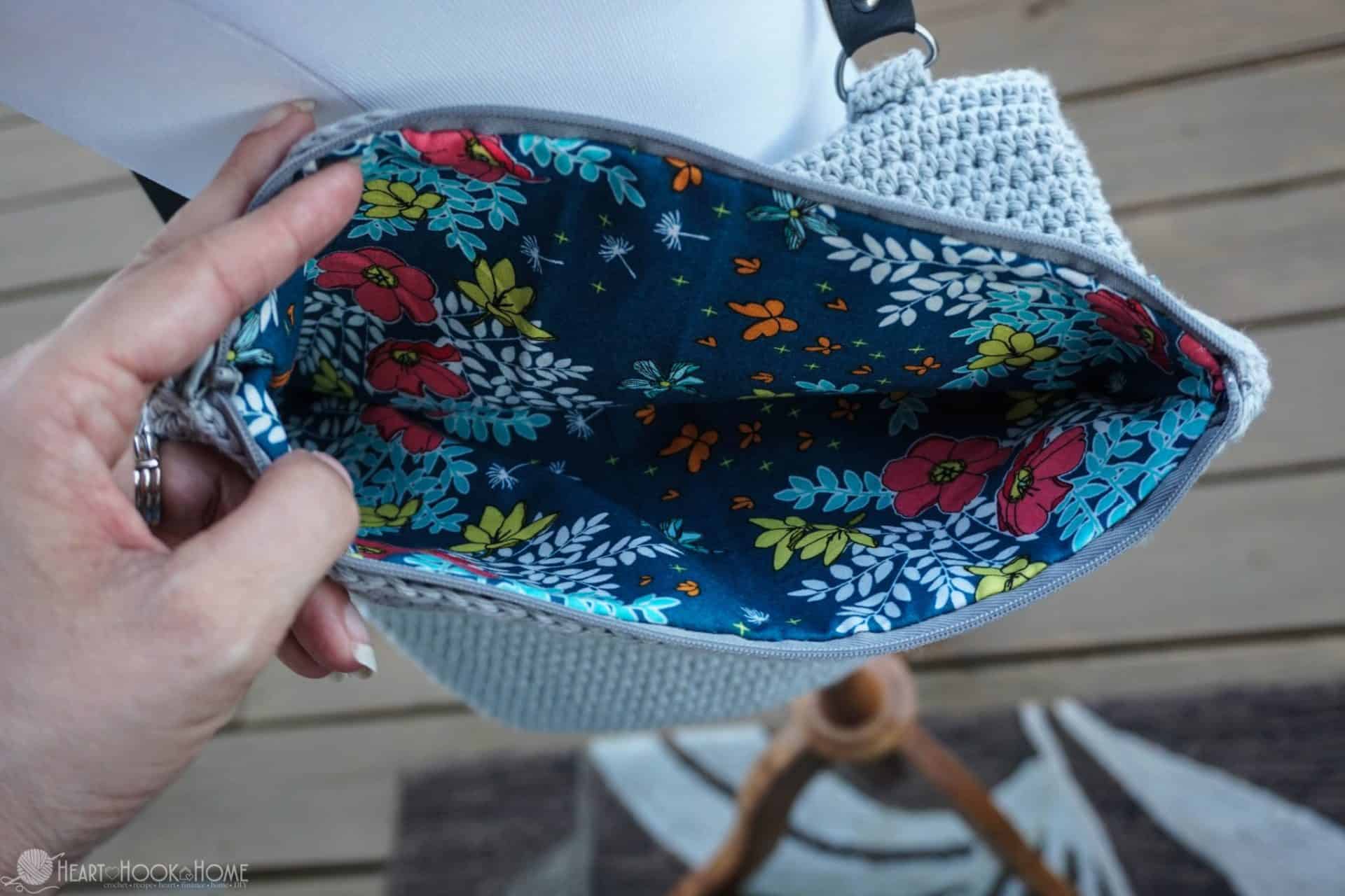 Easy Foldover Crossbody Crocheted Bag: Free Crochet Pattern