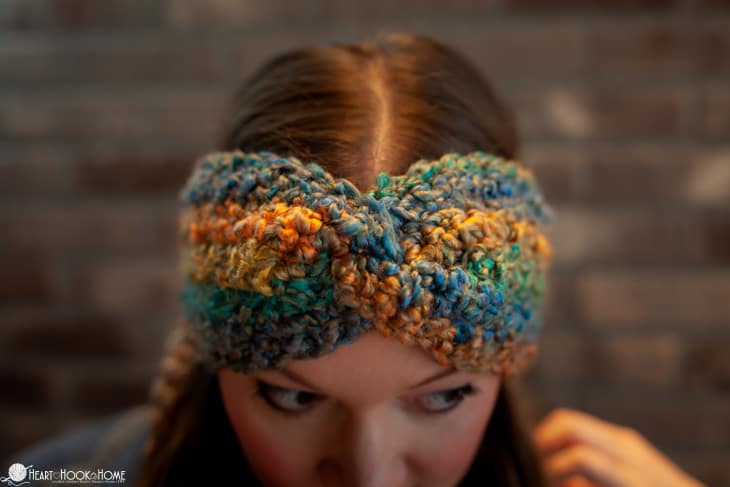 Easiest twisted ear warmer free crochet pattern
