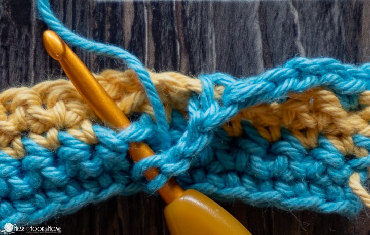 Stitch placement in Greek Key crochet