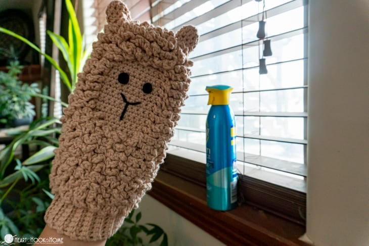 Llama dusting mitt crochet pattern