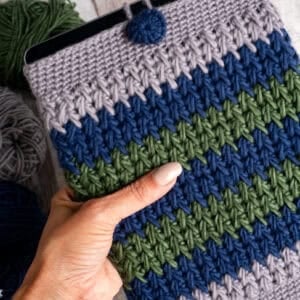 tablet sleeve crochet pattern with yarn