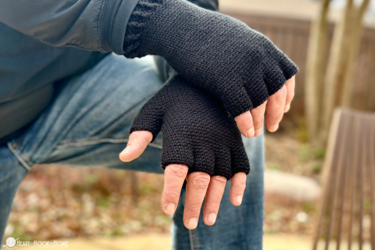 black crochet gloves with fingers